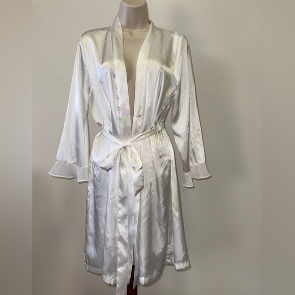 Apt. 9 Other - Apt. 9 (Small) White Polyester Ruffle//Flowy Robe